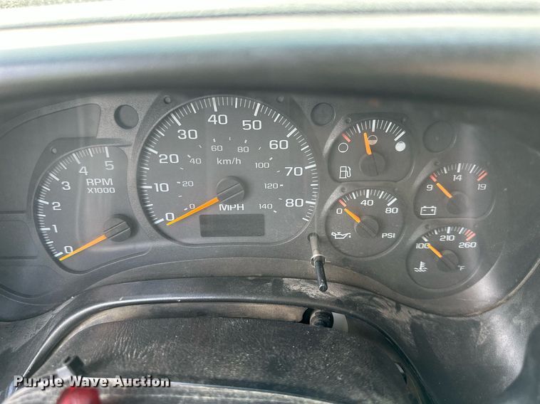 image for item DR2701 2006 Chevrolet  C5500 flatbed truck