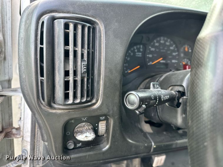 image for item DR2701 2006 Chevrolet  C5500 flatbed truck