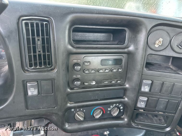 image for item DR2701 2006 Chevrolet  C5500 flatbed truck