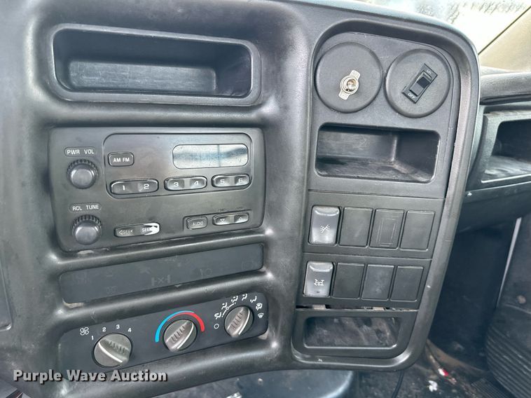 image for item DR2701 2006 Chevrolet  C5500 flatbed truck