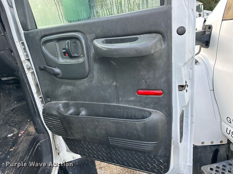 image for item DR2701 2006 Chevrolet  C5500 flatbed truck