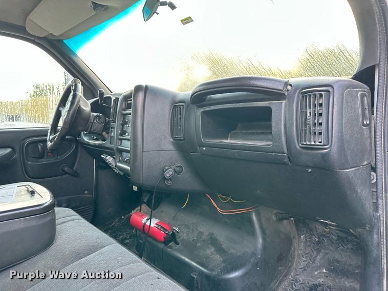 image for item DR2701 2006 Chevrolet  C5500 flatbed truck