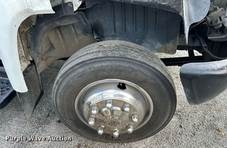 image for item DR2701 2006 Chevrolet  C5500 flatbed truck