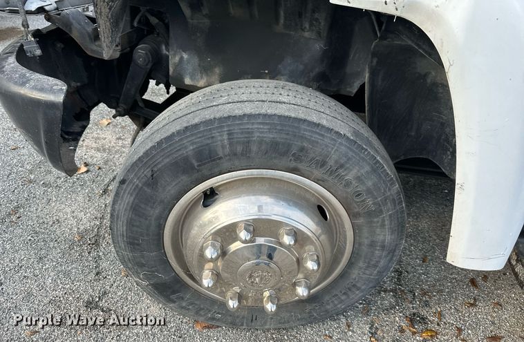 image for item DR2701 2006 Chevrolet  C5500 flatbed truck