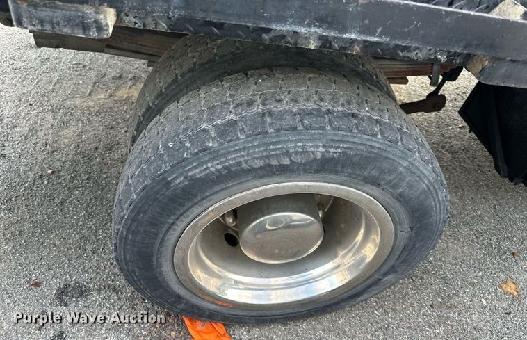 image for item DR2701 2006 Chevrolet  C5500 flatbed truck