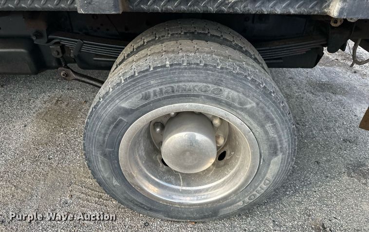 image for item DR2701 2006 Chevrolet  C5500 flatbed truck