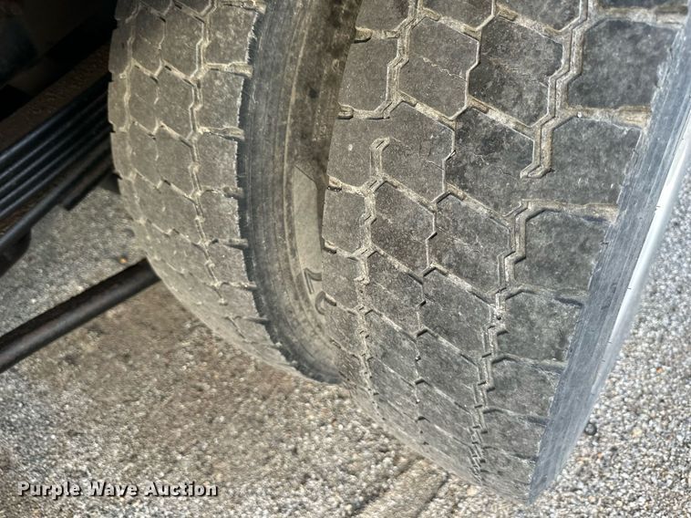 image for item DR2701 2006 Chevrolet  C5500 flatbed truck