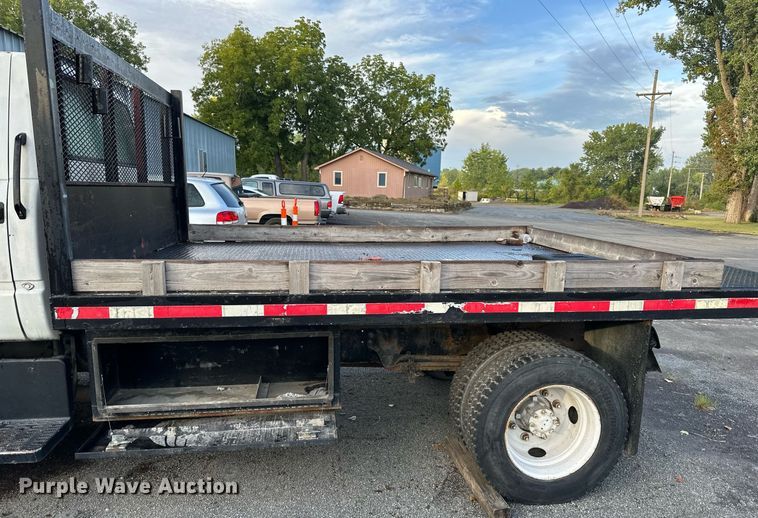 image for item DR2702 1995 GMC Topkick flatbed truck