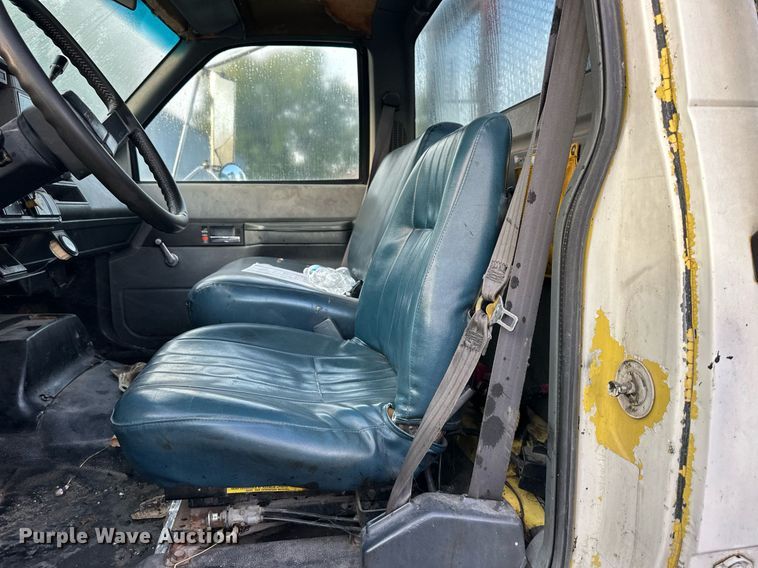 image for item DR2702 1995 GMC Topkick flatbed truck