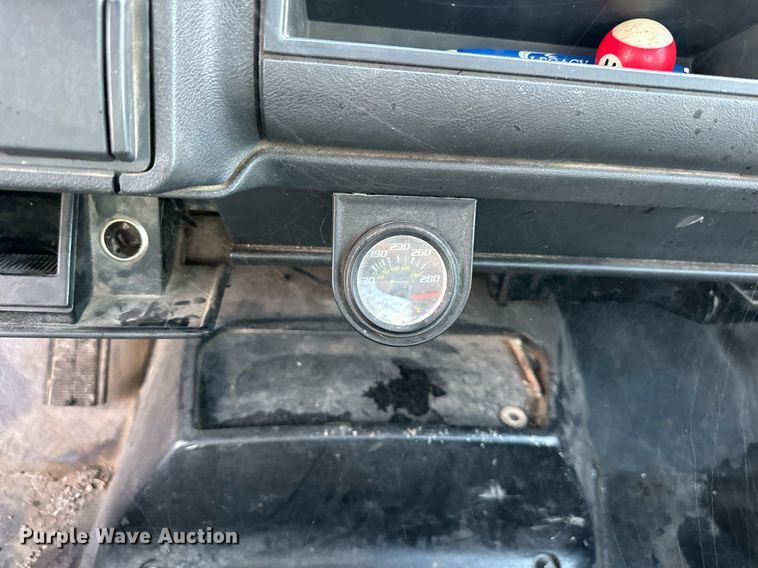 image for item DR2702 1995 GMC Topkick flatbed truck