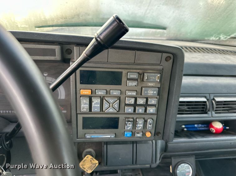 image for item DR2702 1995 GMC Topkick flatbed truck