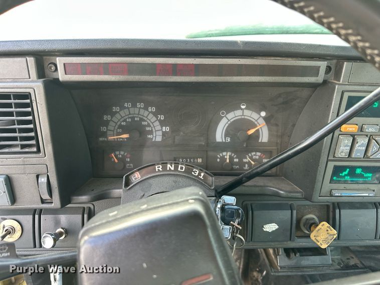 image for item DR2702 1995 GMC Topkick flatbed truck