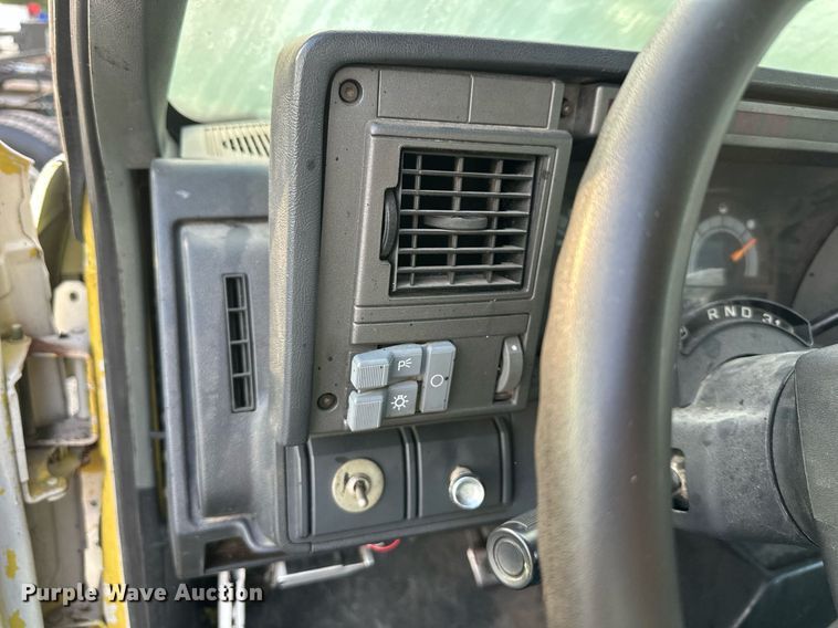 image for item DR2702 1995 GMC Topkick flatbed truck