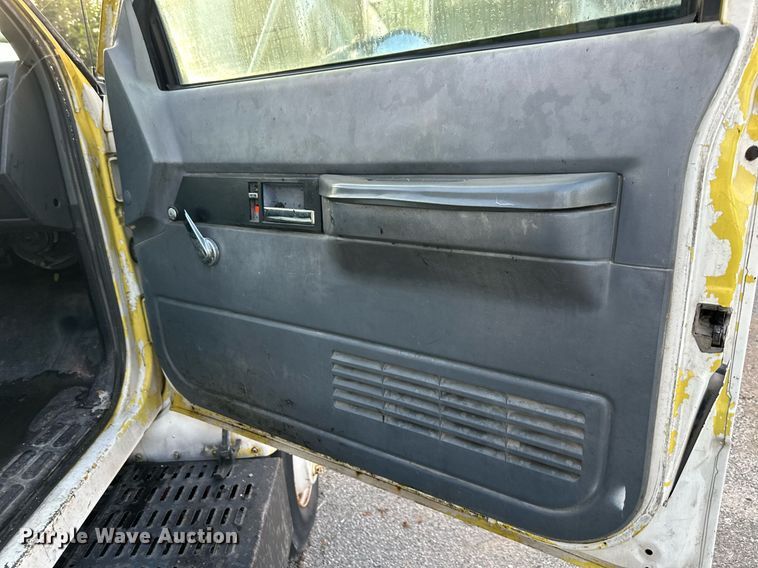 image for item DR2702 1995 GMC Topkick flatbed truck