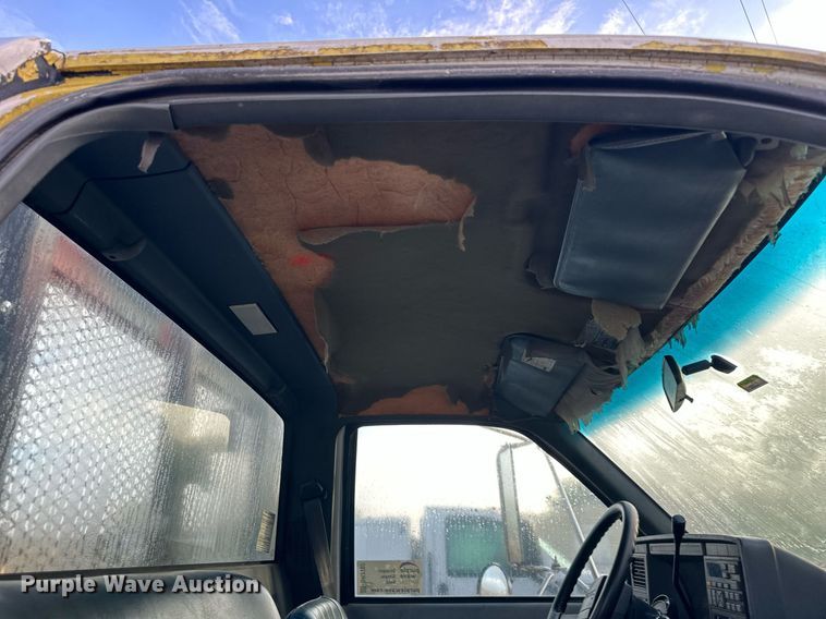 image for item DR2702 1995 GMC Topkick flatbed truck