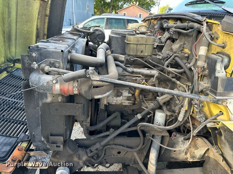 image for item DR2702 1995 GMC Topkick flatbed truck