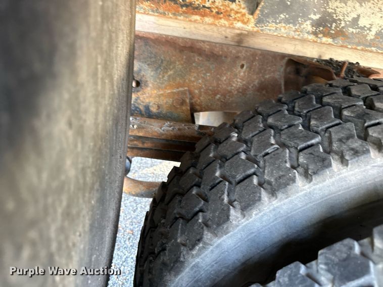 image for item DR2702 1995 GMC Topkick flatbed truck