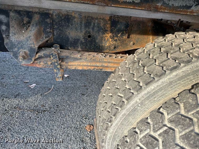 image for item DR2702 1995 GMC Topkick flatbed truck