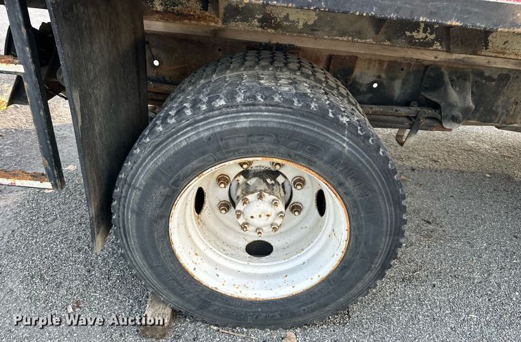 image for item DR2702 1995 GMC Topkick flatbed truck