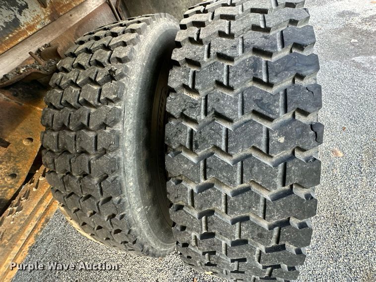 image for item DR2702 1995 GMC Topkick flatbed truck