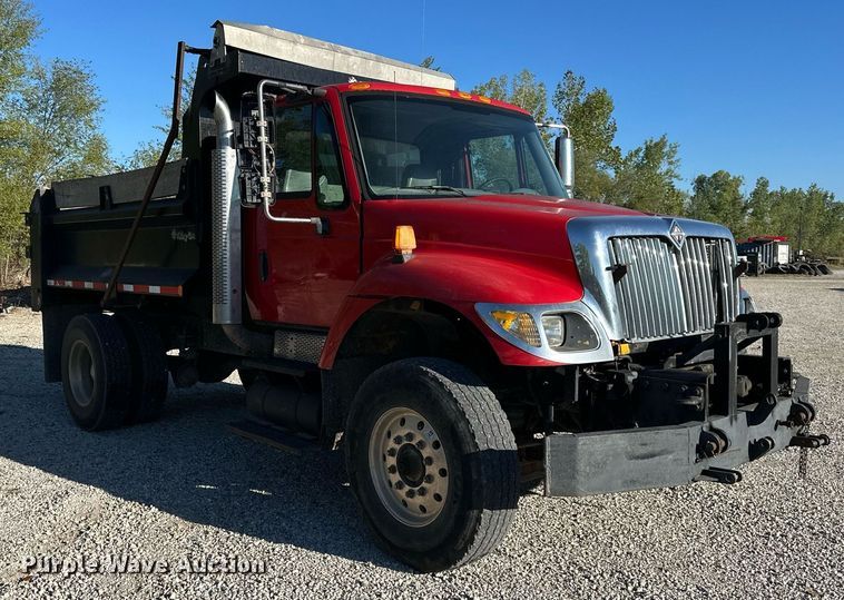 image for item DR2709 2006 International  7400 dump truck