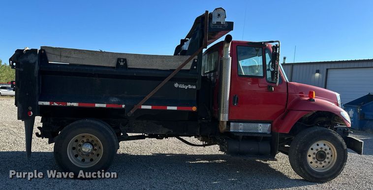 image for item DR2709 2006 International  7400 dump truck