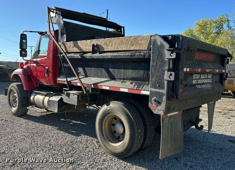 image for item DR2709 2006 International  7400 dump truck