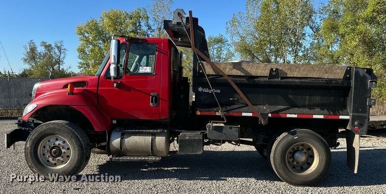 image for item DR2709 2006 International  7400 dump truck