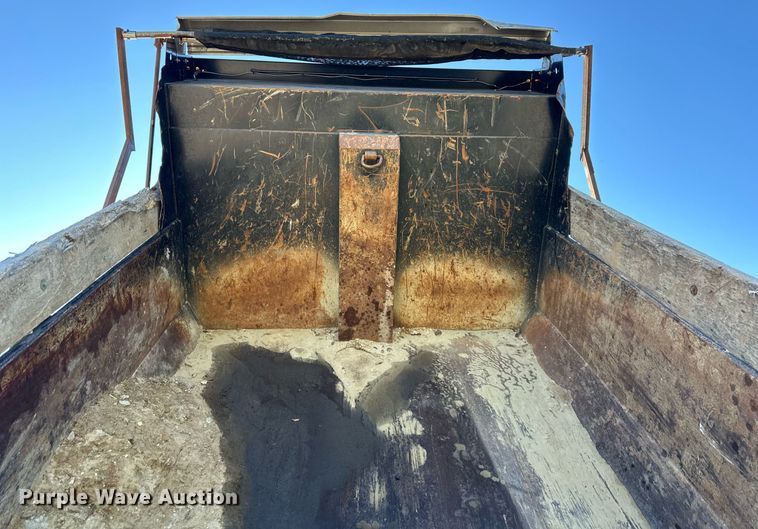 image for item DR2709 2006 International  7400 dump truck