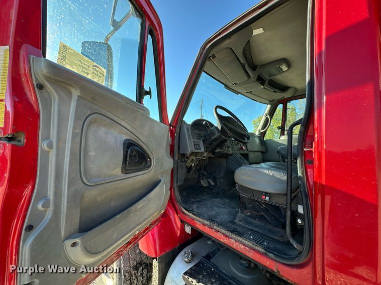 image for item DR2709 2006 International  7400 dump truck