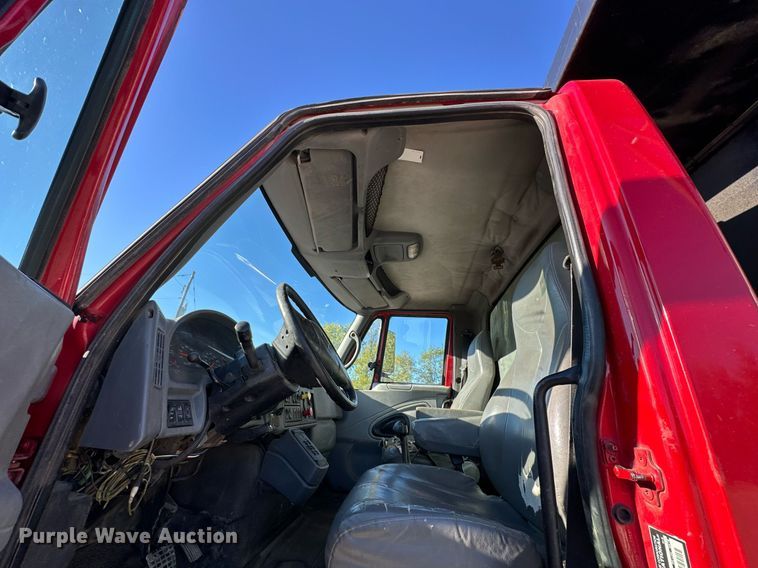 image for item DR2709 2006 International  7400 dump truck