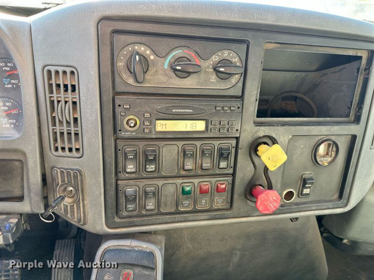 image for item DR2709 2006 International  7400 dump truck