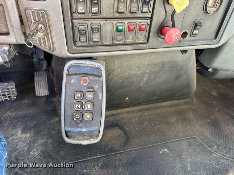 image for item DR2709 2006 International  7400 dump truck