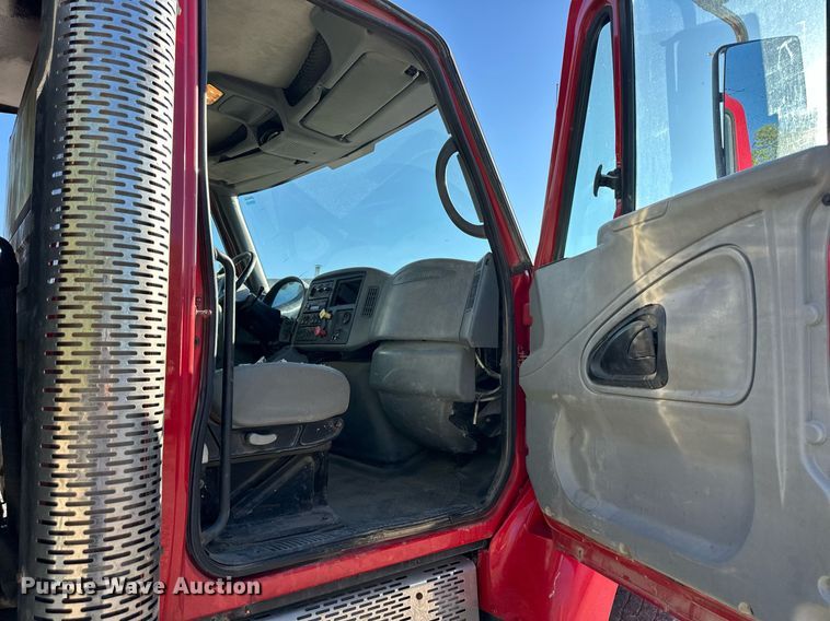 image for item DR2709 2006 International  7400 dump truck