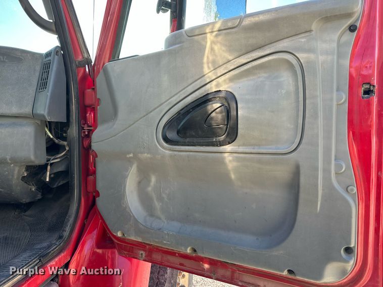 image for item DR2709 2006 International  7400 dump truck