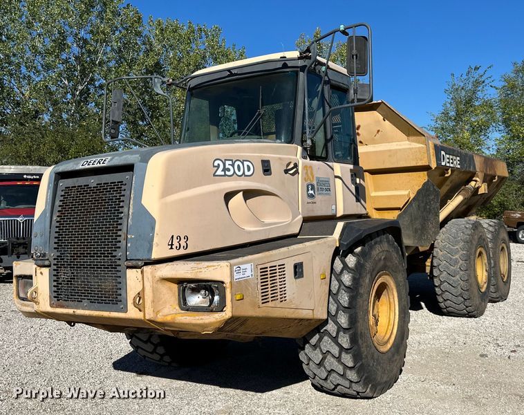 image for item DR2710 2003 John Deere  250D haul truck