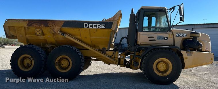image for item DR2710 2003 John Deere  250D haul truck
