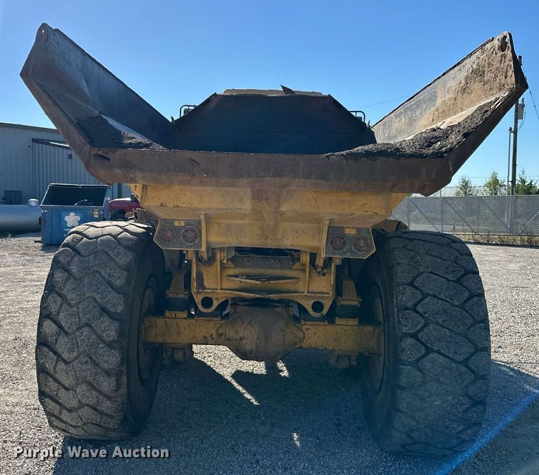 image for item DR2710 2003 John Deere  250D haul truck