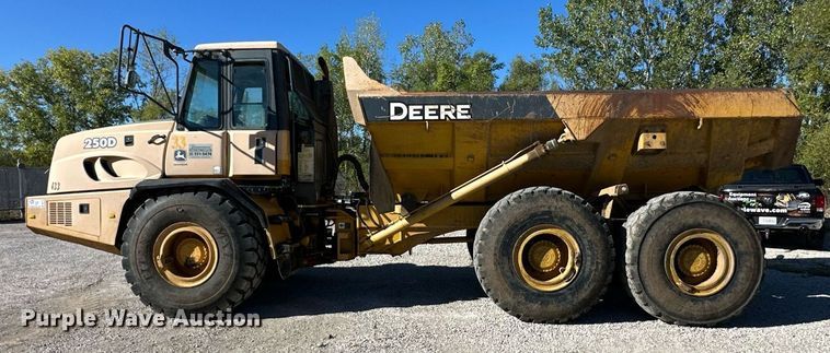 image for item DR2710 2003 John Deere  250D haul truck