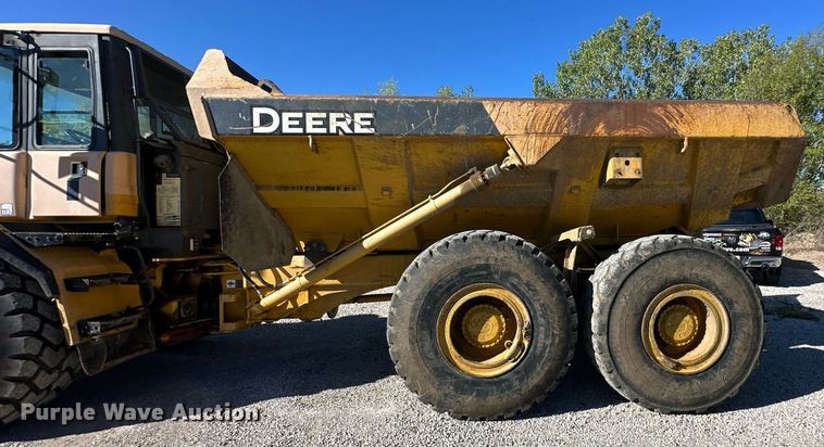 image for item DR2710 2003 John Deere  250D haul truck