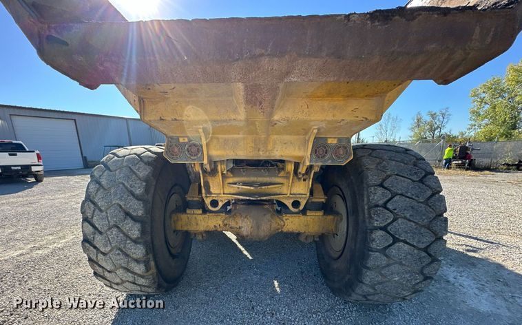 image for item DR2710 2003 John Deere  250D haul truck