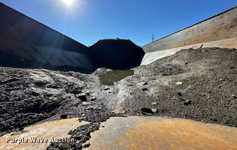 image for item DR2710 2003 John Deere  250D haul truck