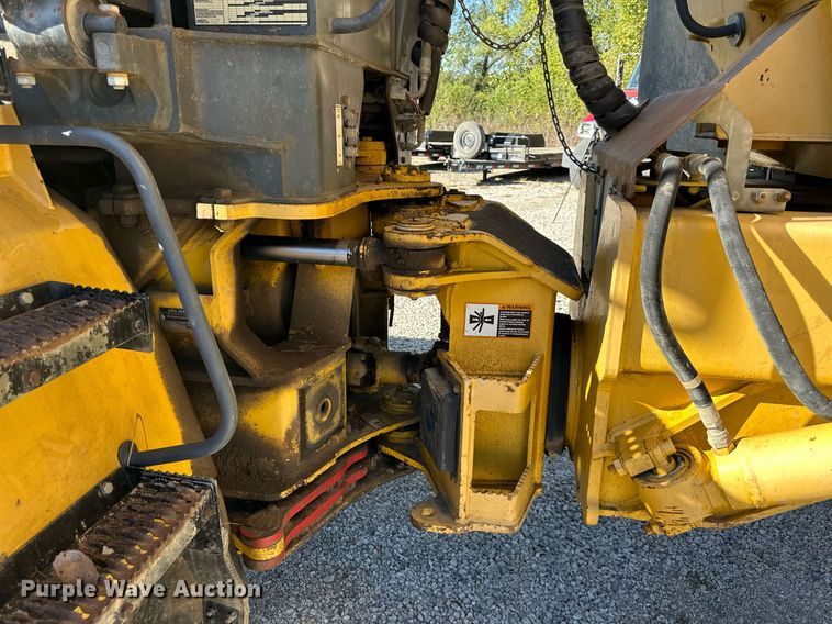 image for item DR2710 2003 John Deere  250D haul truck