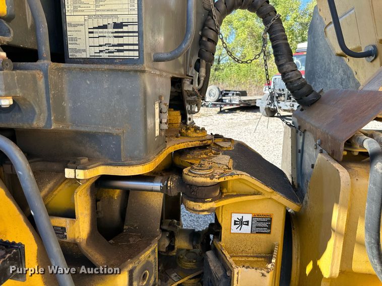 image for item DR2710 2003 John Deere  250D haul truck