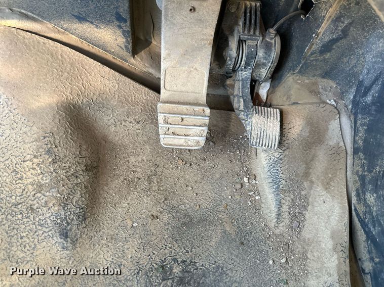 image for item DR2710 2003 John Deere  250D haul truck