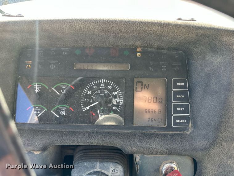 image for item DR2710 2003 John Deere  250D haul truck