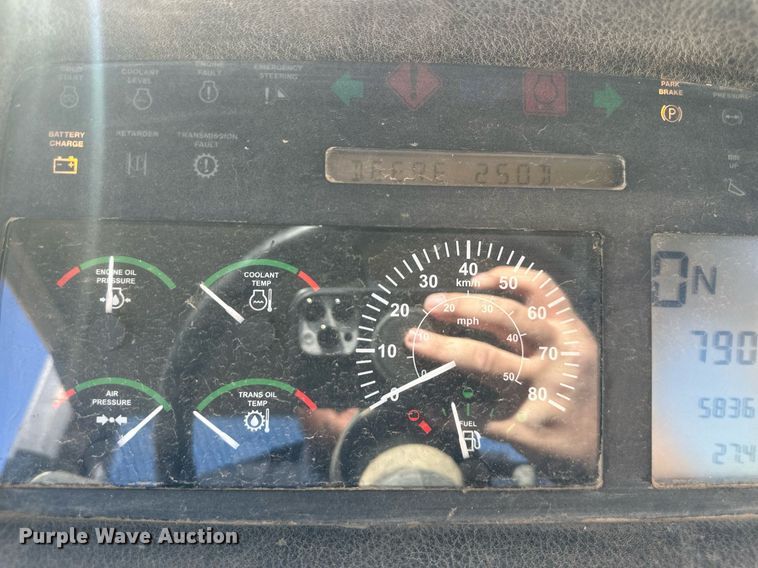 image for item DR2710 2003 John Deere  250D haul truck