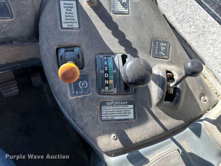 image for item DR2710 2003 John Deere  250D haul truck