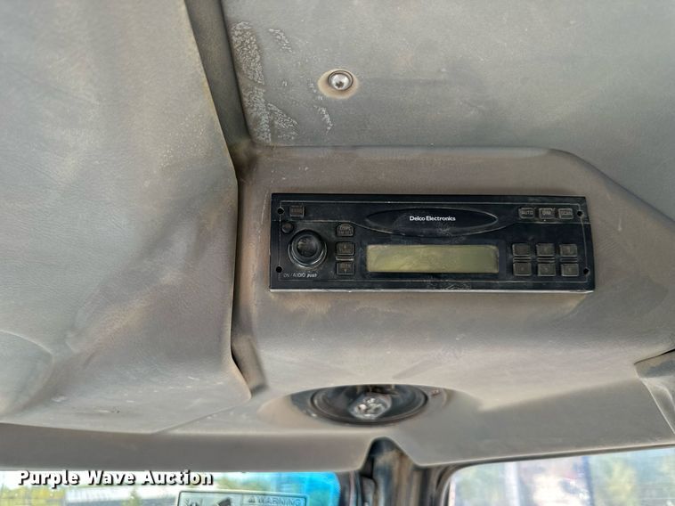 image for item DR2710 2003 John Deere  250D haul truck