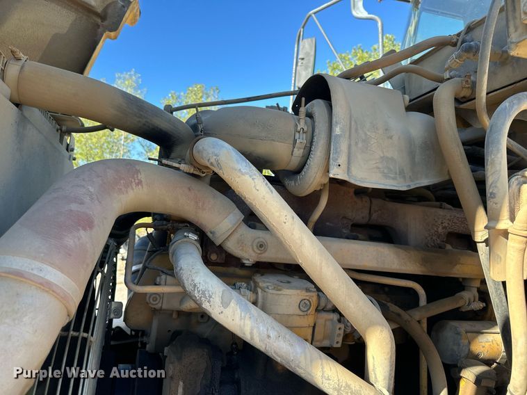 image for item DR2710 2003 John Deere  250D haul truck